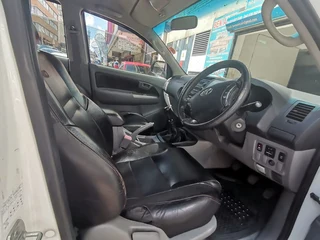 2011 Toyota Hilux 3.0 D-4D D/Cab 4x4 Raider, White with 107000km available now!