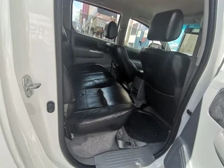 2011 Toyota Hilux 3.0 D-4D D/Cab 4x4 Raider, White with 107000km available now!