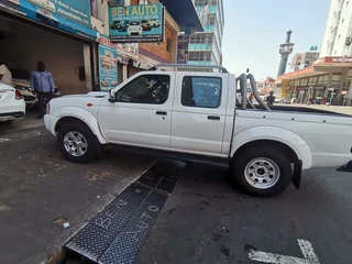 2019 Nissan NP300 Hardbody 2.5 TDI SE Hi Rider D Cab 4x4, White with 72000km available now!