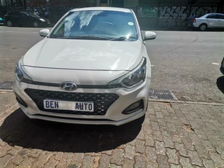 2021 Hyundai i20 1.4 Fluid, White with 30000km available now!