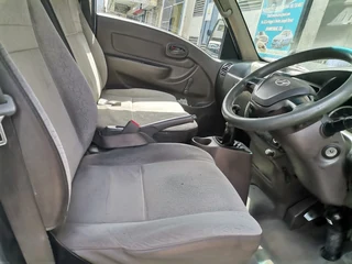 2015 Hyundai H100 Bakkie 2.6D Deck, White with 115000km available now!