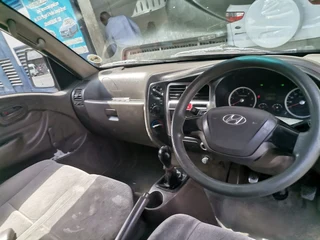 2015 Hyundai H100 Bakkie 2.6D Deck, White with 115000km available now!