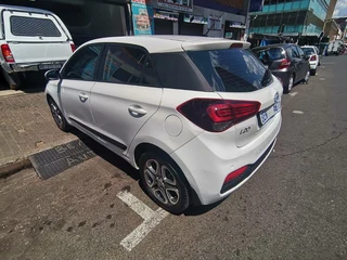 2021 Hyundai i20 1.4 Fluid, White with 30000km available now!