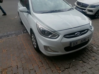2015 Hyundai Accent 1.6 GLS, White with 75000km available now!