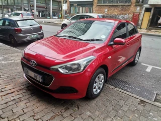 2018 Hyundai i20 1.4 Fluid, Burgundy with 82000km available now!