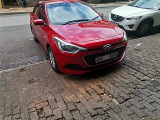 2018 Hyundai i20 1.4 Fluid, Burgundy with 82000km available now!