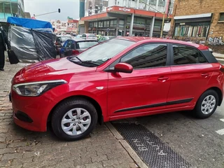 2018 Hyundai i20 1.4 Fluid, Burgundy with 82000km available now!