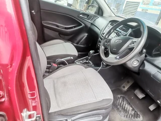2018 Hyundai i20 1.4 Fluid, Burgundy with 82000km available now!
