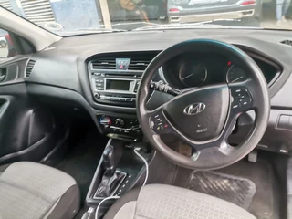 2018 Hyundai i20 1.4 Fluid, Burgundy with 82000km available now!