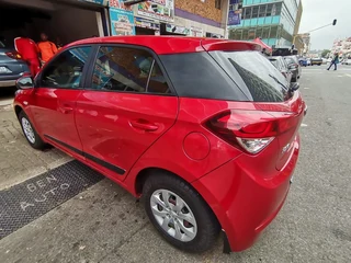 2018 Hyundai i20 1.4 Fluid, Burgundy with 82000km available now!