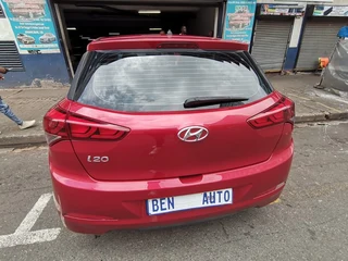 2018 Hyundai i20 1.4 Fluid, Burgundy with 82000km available now!