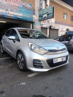 2016 Kia Rio 1.4 5-Door AT, Silver with 102000km available now!