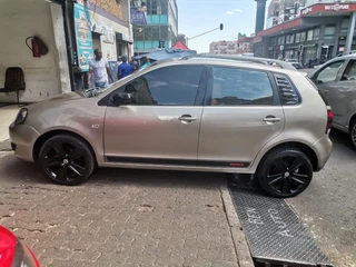 2016 Volkswagen Polo Vivo Hatch 1.6 Maxx, Gold with 83000km available now!
