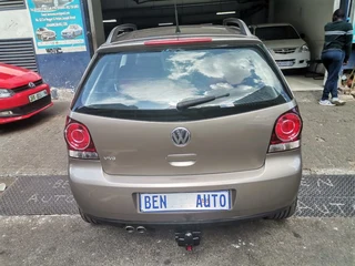 2016 Volkswagen Polo Vivo Hatch 1.6 Maxx, Gold with 83000km available now!