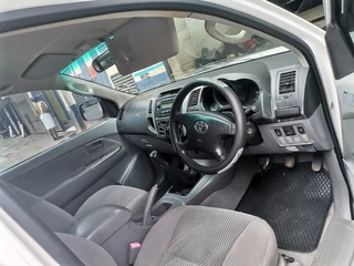 2006 Toyota Hilux 2.0 VVT-i, White with 110000km available now!
