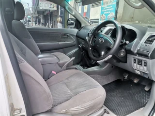 2006 Toyota Hilux 2.0 VVT-i, White with 110000km available now!
