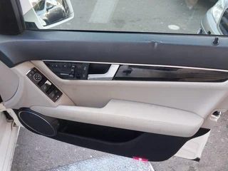 2013 Mercedes-Benz C 200 CGI BlueEFFICIENCY Classic, White with 96000km available now!