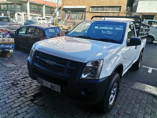 2012 Isuzu KB 250, White with 96000km available now!