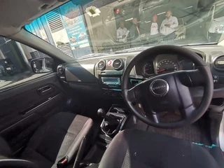 2009 Isuzu KB 250 D-TEQ D/Cab LE, Silver with 96000km available now!