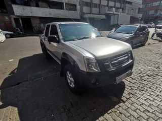 2009 Isuzu KB 250 D-TEQ D/Cab LE, Silver with 96000km available now!
