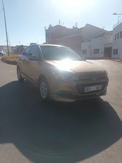 2015 Hyundai i20 1.4 Fluid, Gold with 98000km available now!