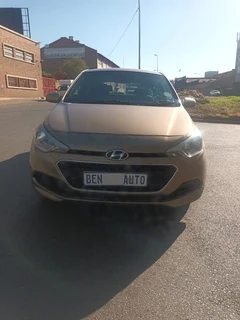 2015 Hyundai i20 1.4 Fluid, Gold with 98000km available now!