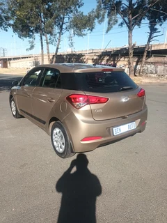 2015 Hyundai i20 1.4 Fluid, Gold with 98000km available now!