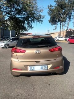 2015 Hyundai i20 1.4 Fluid, Gold with 98000km available now!