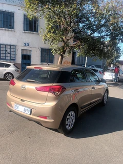 2015 Hyundai i20 1.4 Fluid, Gold with 98000km available now!