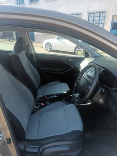 2015 Hyundai i20 1.4 Fluid, Gold with 98000km available now!