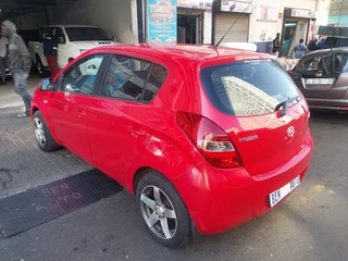 2010 Hyundai i20 1.4 Fluid, Red with 85000km available now!