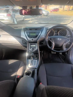 2012 Hyundai Elantra 1.6 GLS AT, White with 103000km available now!