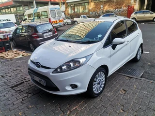 2009 Ford Fiesta 1.4i 5-Door, White with 95000km available now!