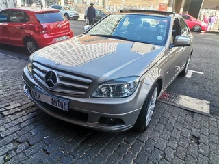 2009 Mercedes-Benz C 200 BlueEFFICIENCY Avantgarde, Gold with 103000km available now!