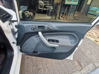 2009 Ford Fiesta 1.4i 5-Door, White with 95000km available now!