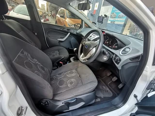 2009 Ford Fiesta 1.4i 5-Door, White with 95000km available now!