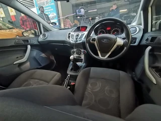 2009 Ford Fiesta 1.4i 5-Door, White with 95000km available now!