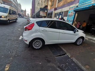 2009 Ford Fiesta 1.4i 5-Door, White with 95000km available now!