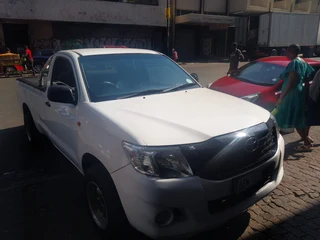 2015 Toyota Hilux 2.0 VVT-i, White with 98000km available now!