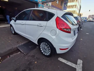 2009 Ford Fiesta 1.4i 5-Door, White with 95000km available now!