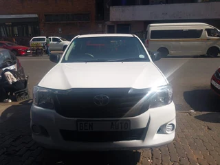 2015 Toyota Hilux 2.0 VVT-i, White with 98000km available now!