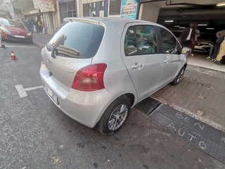 2007 Toyota Yaris 1.3 T3 Spirit 5-Door AT, Silver with 90000km available now!