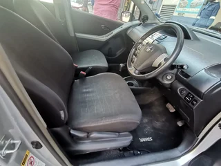 2007 Toyota Yaris 1.3 T3 Spirit 5-Door AT, Silver with 90000km available now!