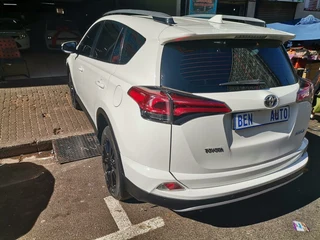 2017 Toyota RAV4 2.0 GX 4x4 AT, White with 93000km available now!