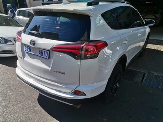2017 Toyota RAV4 2.0 GX 4x4 AT, White with 93000km available now!