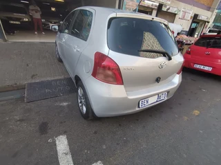 2007 Toyota Yaris 1.3 T3 Spirit 5-Door AT, Silver with 90000km available now!