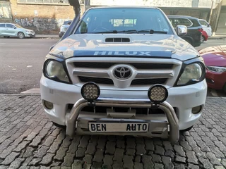 2008 Toyota Hilux 3.0 D-4D D/Cab 4x4 Raider, White with 156000km available now!