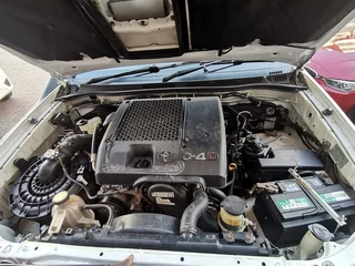 2008 Toyota Hilux 3.0 D-4D D/Cab 4x4 Raider, White with 156000km available now!