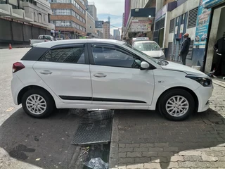 2015 Hyundai i20 1.2 Motion, White with 87000km available now!
