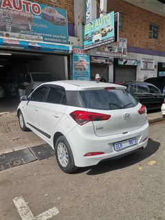 2015 Hyundai i20 1.2 Motion, White with 87000km available now!